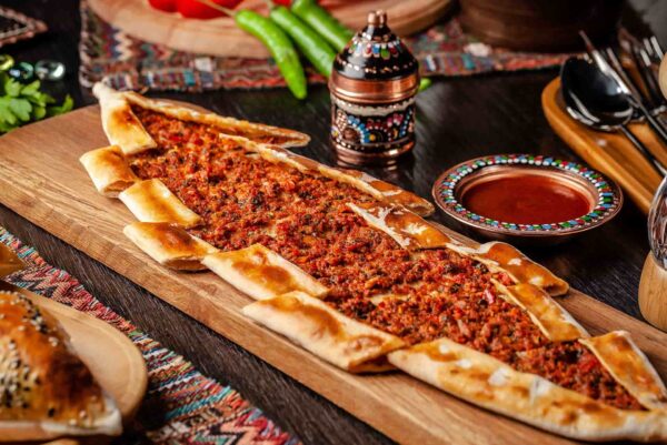 Turkish Minced Meat Pide  (Pite me Mish të Grirë Turk)